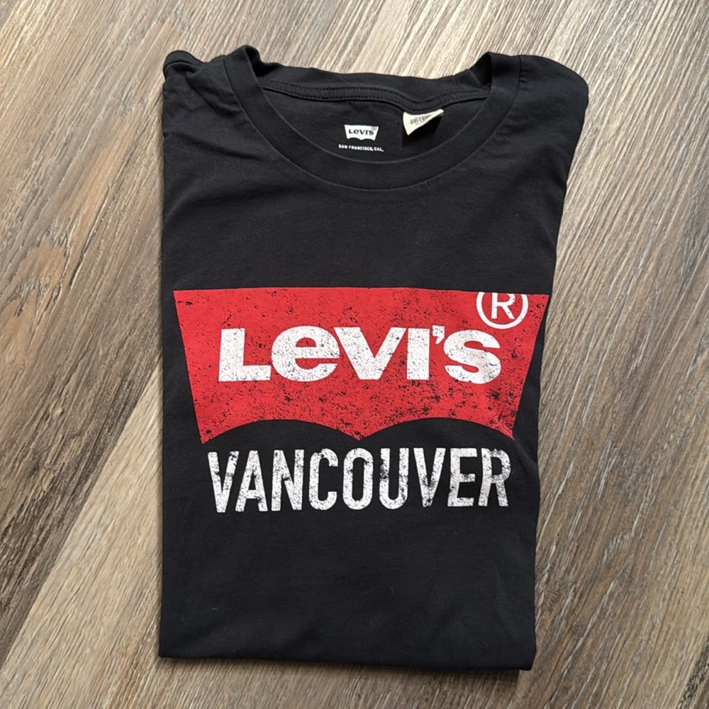 LEVI'S | Women's Tee size XL